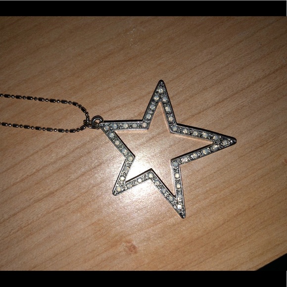 Long hanging necklace - Picture 2 of 3